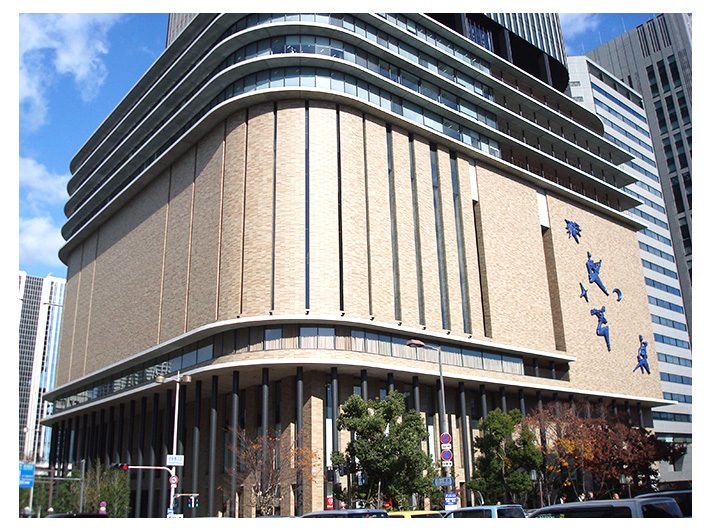 四ツ橋筋から見た建物