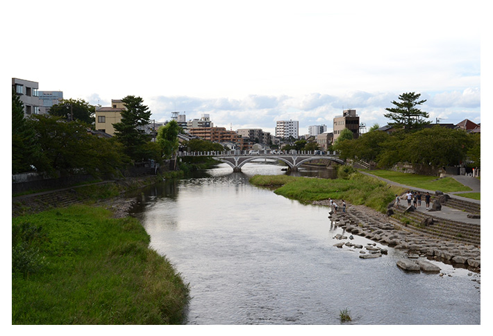 梅の橋からみた風景