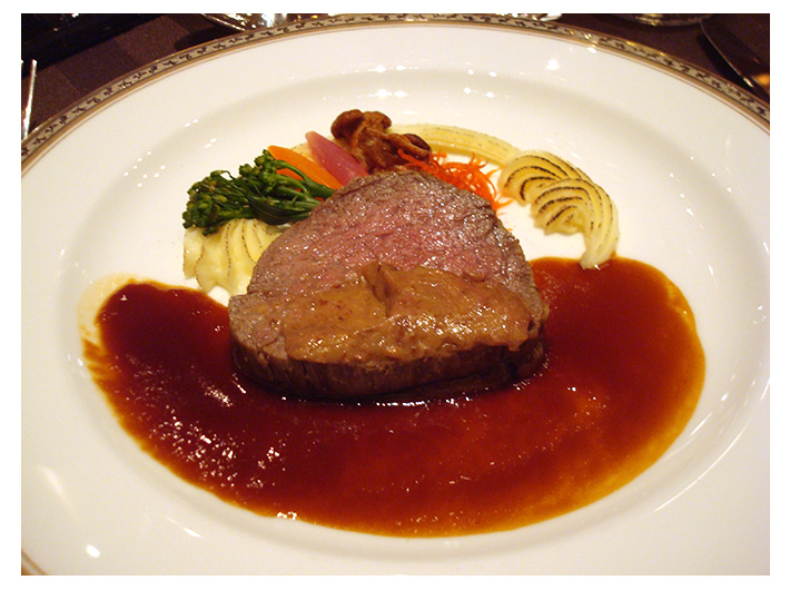 今まさに流れ出る溶岩の想い(肉料理)