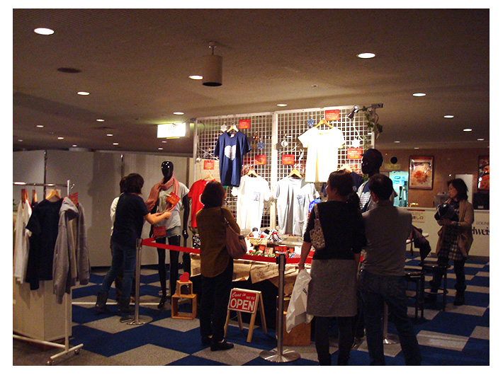 20時頃のグッズ売場