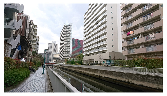旧アルファレコード近くの川